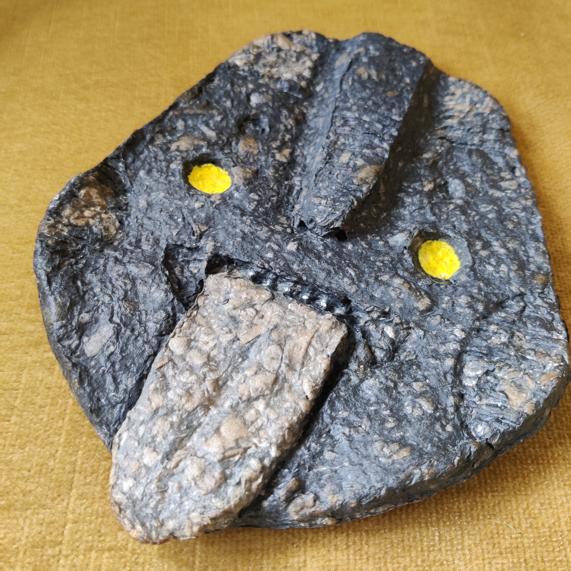 Yellow eyes Mask - HiPosterShop